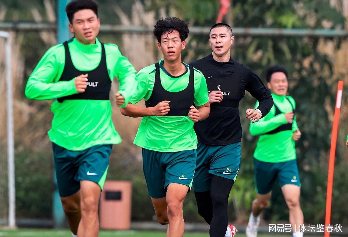 拒绝离队！国安欲解约外援中卫遭拒，到底是谁给俱乐部留下大坑？