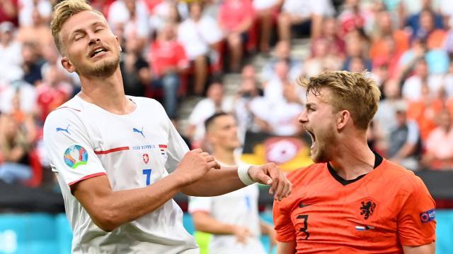 kaiyun-“排球王子”重现江湖 德利赫特挨的骂看来还不够